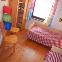 Kinderzimmer mit 2 Betten